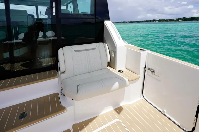 Lady Ogea Yacht Photos Pics 2024 Tiara Yachts 48LE- LADY OGEA- Cockpit