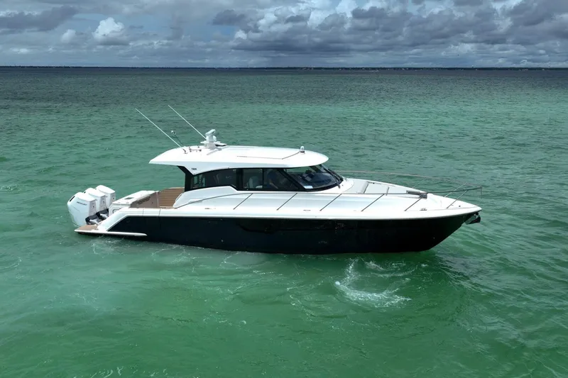 Lady Ogea Yacht Photos Pics 2024 Tiara Yachts 48LE- LADY OGEA- Profile