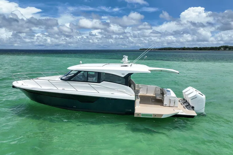 Lady Ogea Yacht Photos Pics 2024 Tiara Yachts 48LE- LADY OGEA- Profile