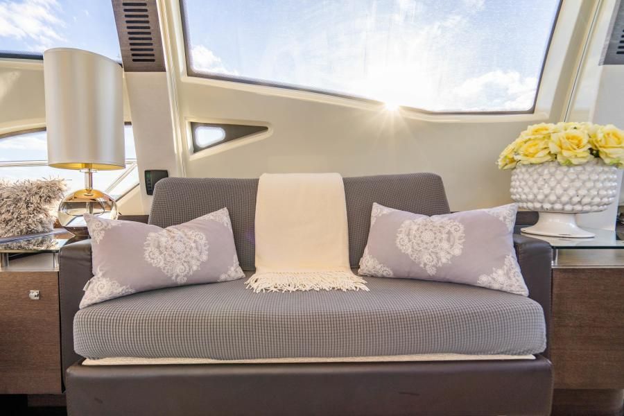 2010 Azimut 86S Express