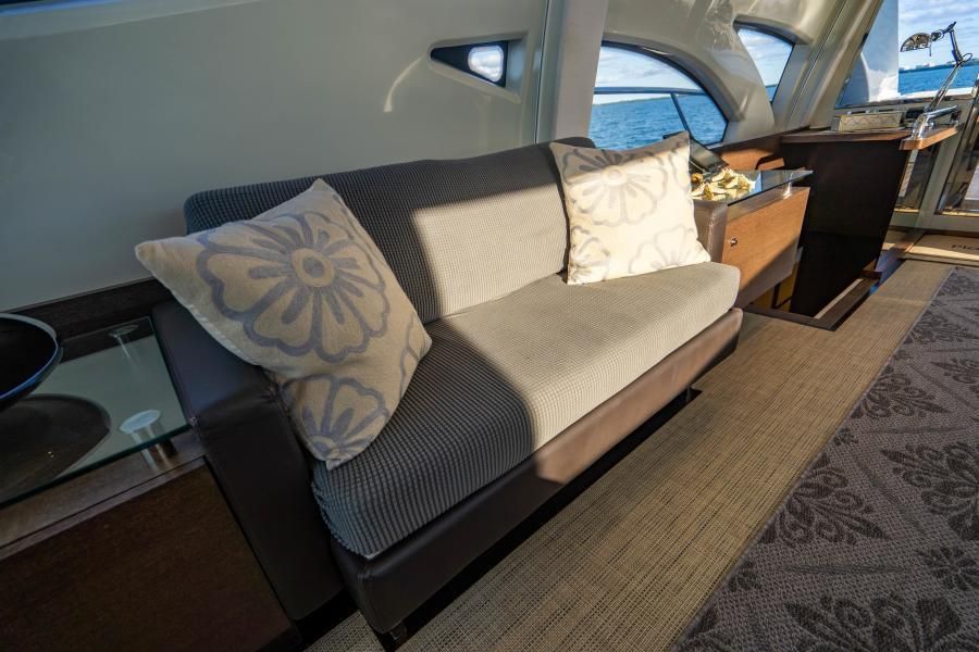 2010 Azimut 86S Express