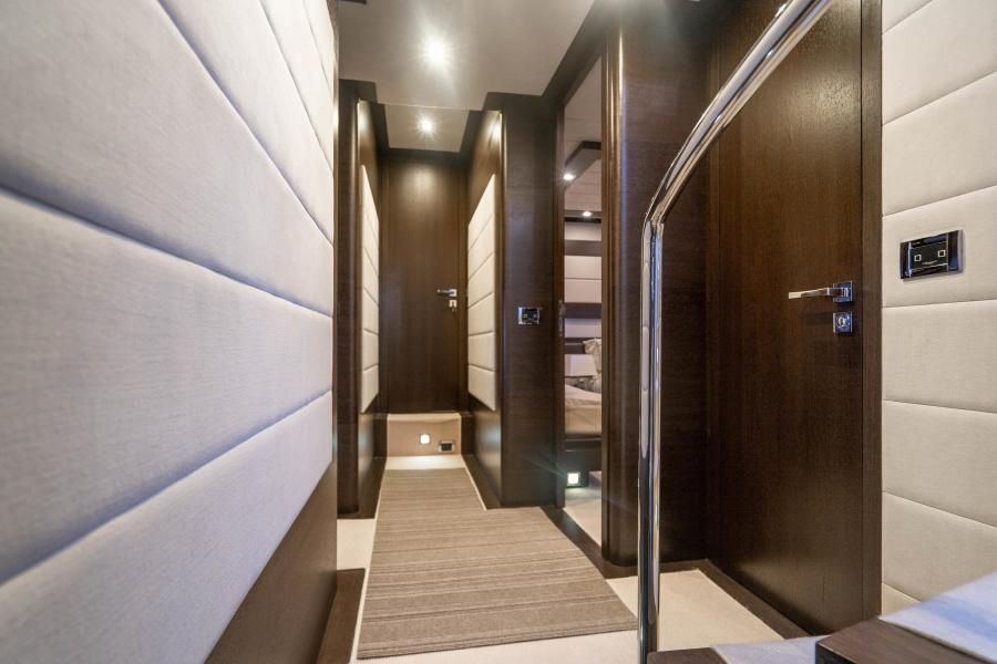 2010 Azimut 86S Express