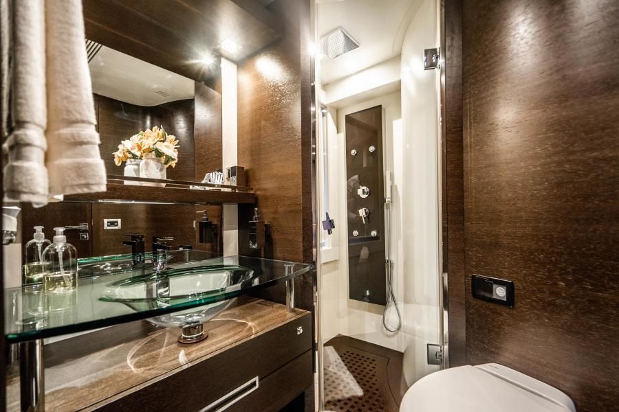 2010 Azimut 86S Express