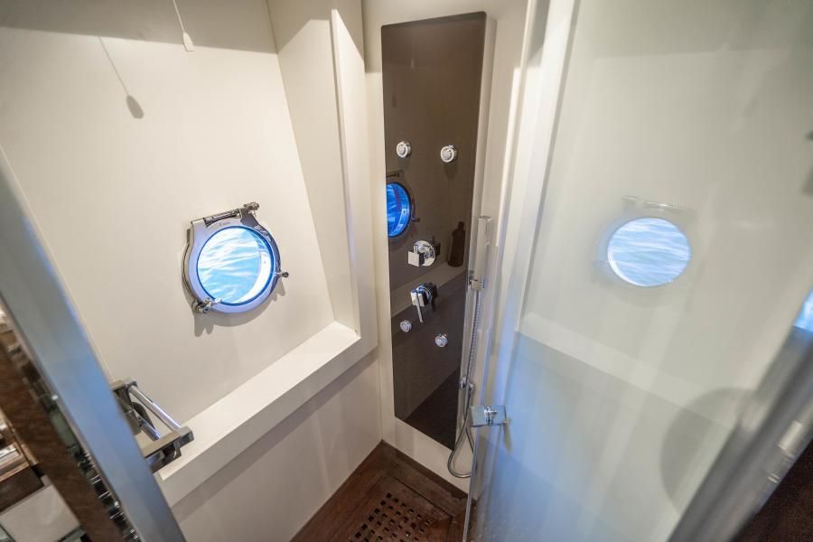 2010 Azimut 86S Express