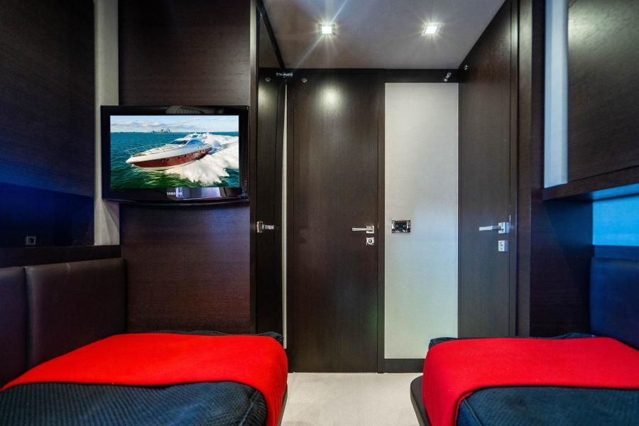 2010 Azimut 86S Express
