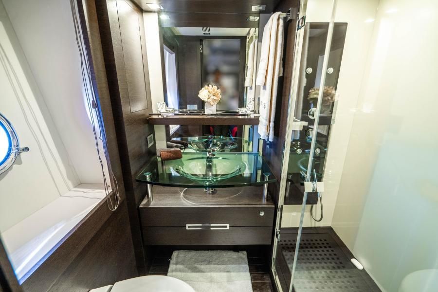 2010 Azimut 86S Express