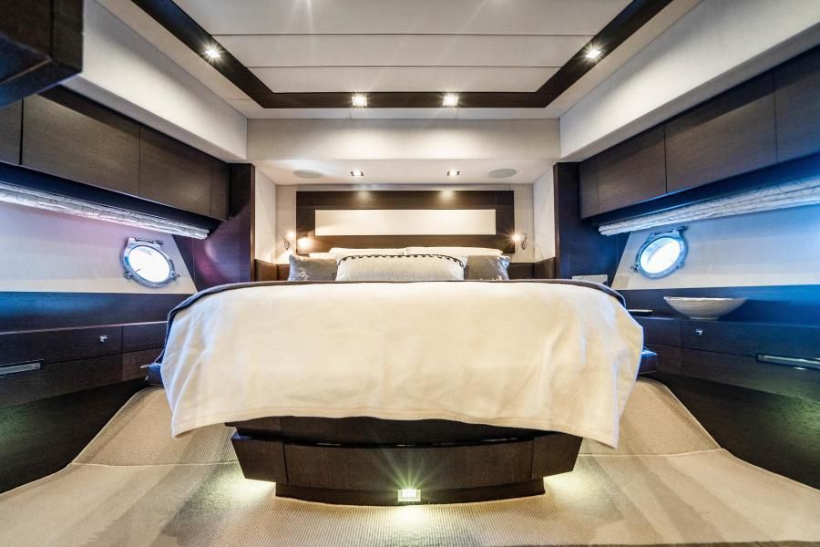 2010 Azimut 86S Express