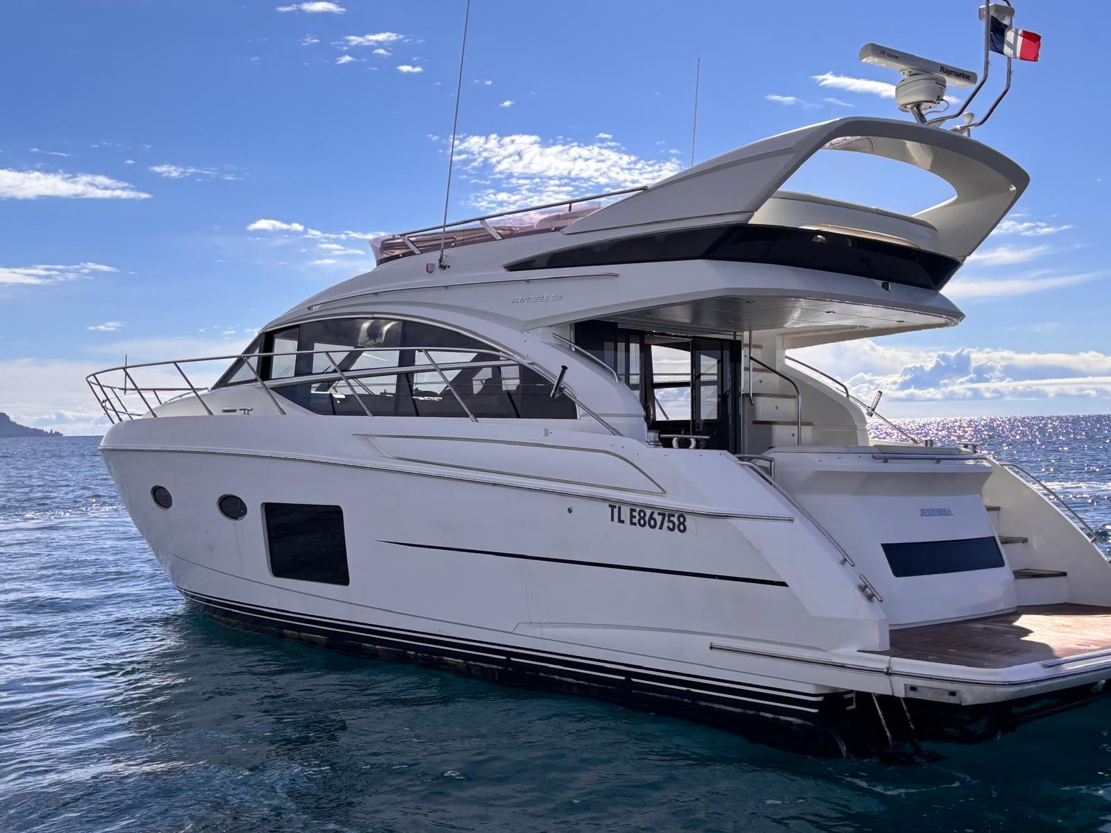 princess 2013 Princess 52 Flybridge Motor Yacht Flybridge for sale