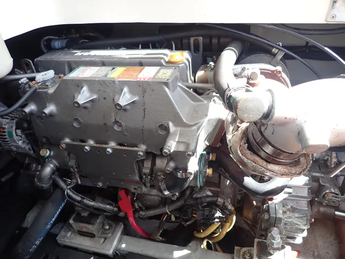  Yacht Photos Pics Engine of 2004 Mainship 34 Rum Runner II boat, detailed view.