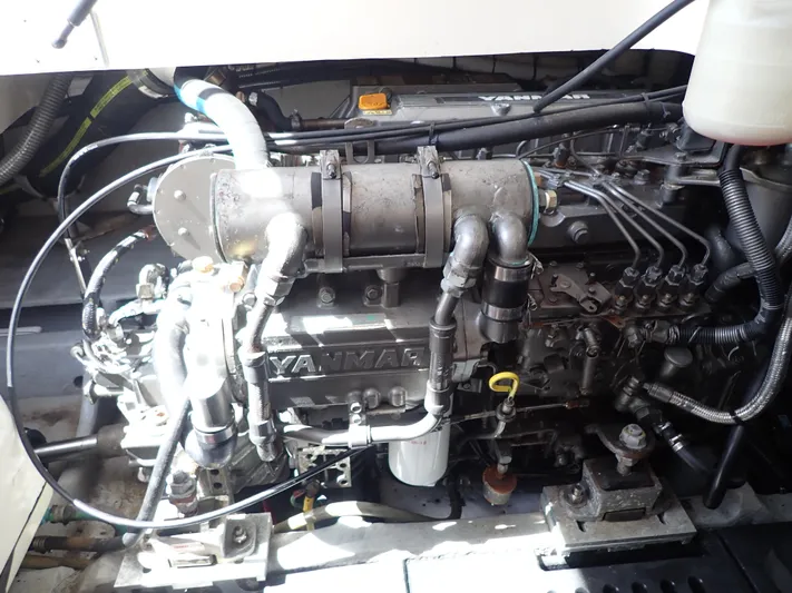  Yacht Photos Pics Engine of 2004 Mainship 34 Rum Runner II boat, showcasing Yanmar components.