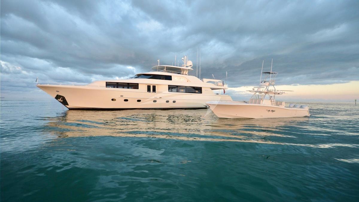 Yacht Photo 34