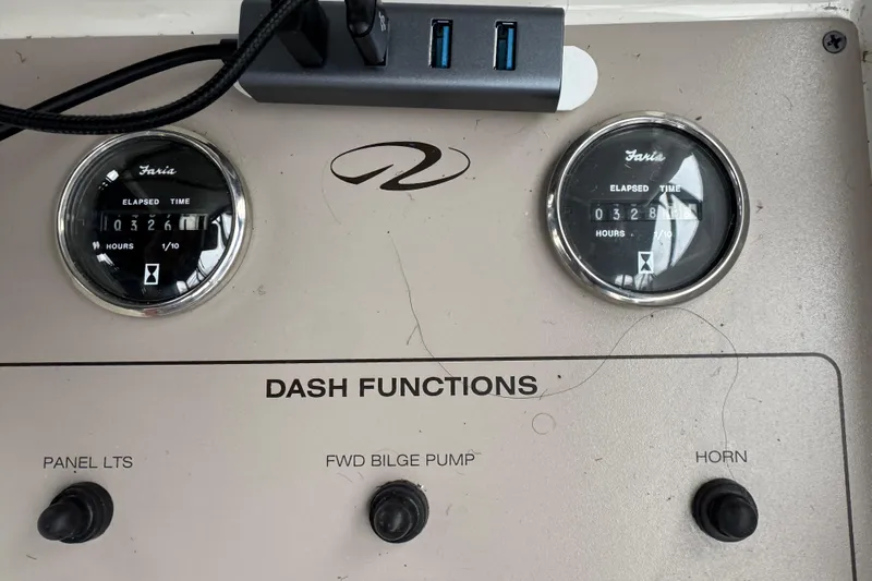 25 Knots Yacht Photos Pics Dashboard of 2001 Regal Commodore 3780 with gauges and switches for various functions.