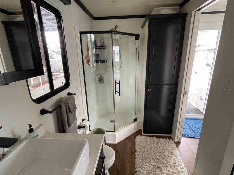 2018 Destination Yachts houseboat