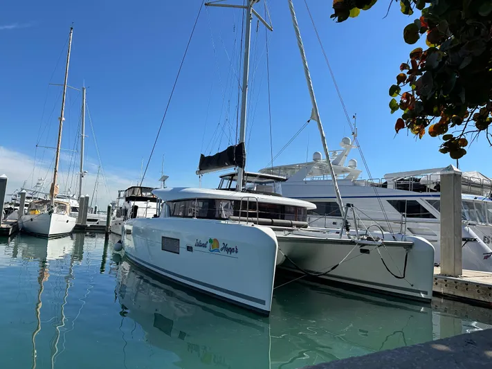Island Hopp'r Yacht Photos Pics 