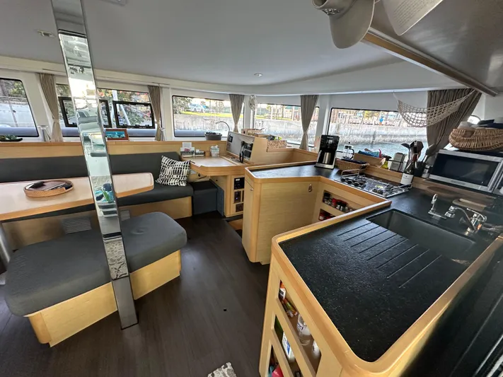 Island Hopp'r Yacht Photos Pics 