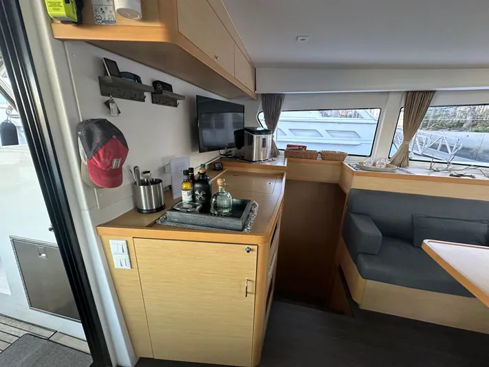 Island Hopp'r Yacht Photos Pics 