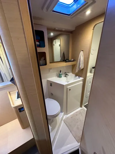 Island Hopp'r Yacht Photos Pics 