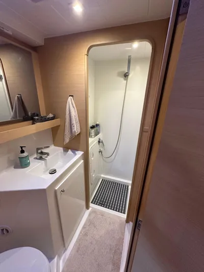 Island Hopp'r Yacht Photos Pics 