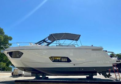 2014 40' Absolute-40 STL Miami Beach, FL, US