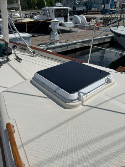 Dalliance Yacht Photos Pics 1993 Pacific Seacraft Crealock 34 sailboat deck with hatch, docked at marina.