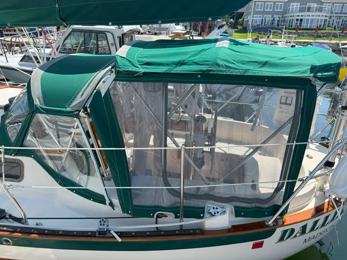 Dalliance Yacht Photos Pics 