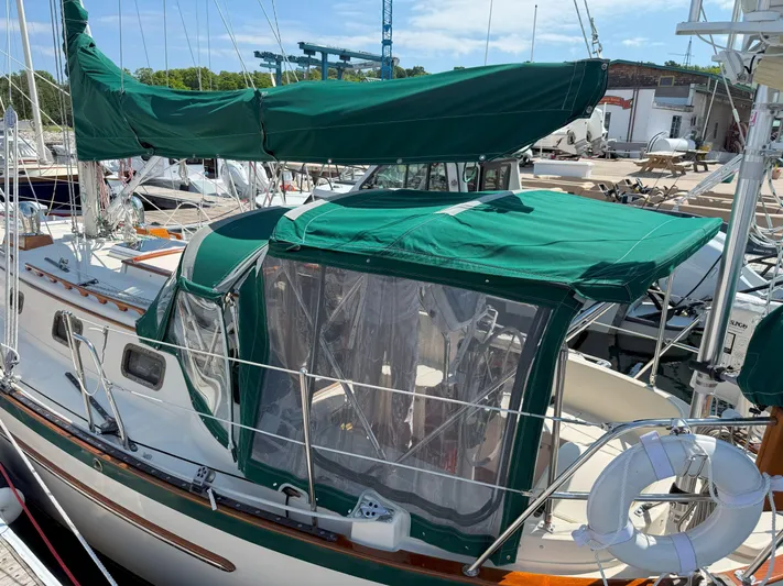 Dalliance Yacht Photos Pics 