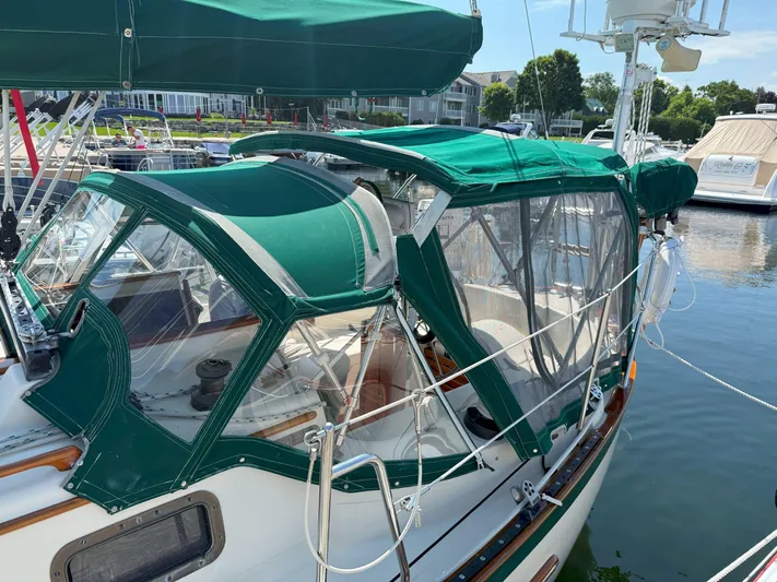 Dalliance Yacht Photos Pics 