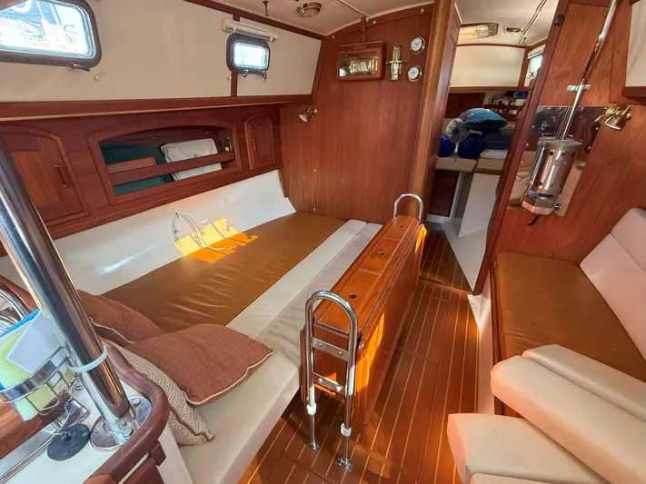 Dalliance Yacht Photos Pics 