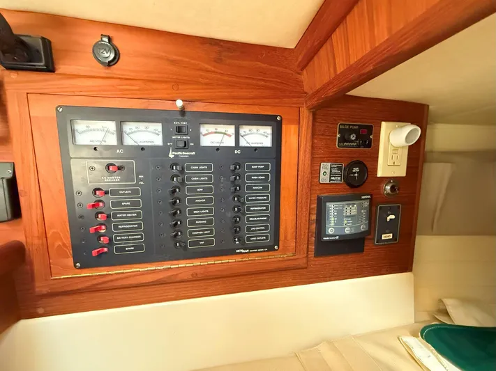 Dalliance Yacht Photos Pics 