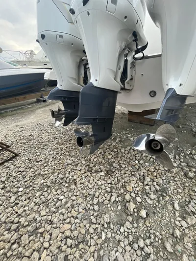  Yacht Photos Pics 2021 Regal 38 Sav - Image 32