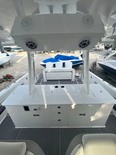  Yacht Photos Pics 2021 Regal 38 Sav - Image 9