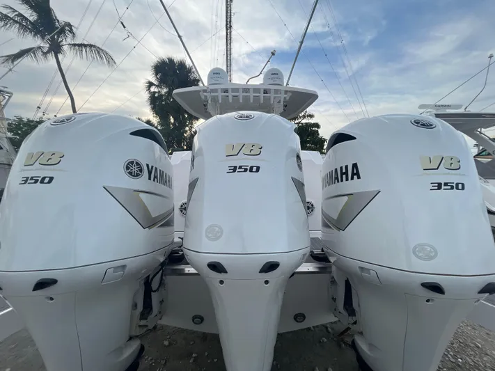  Yacht Photos Pics 2021 Regal 38 Sav - Image 30