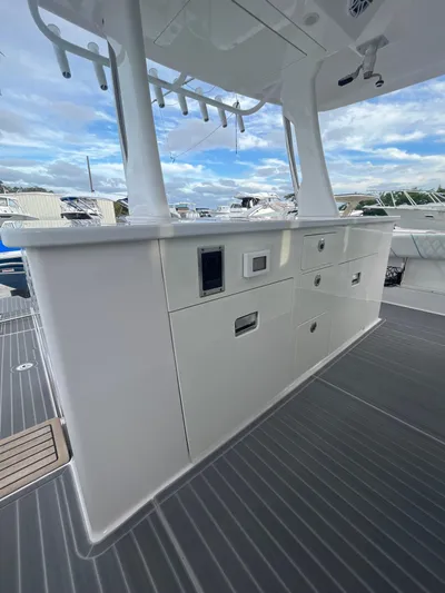  Yacht Photos Pics 2021 Regal 38 Sav - Image 10