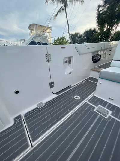  Yacht Photos Pics 2021 Regal 38 Sav - Image 17