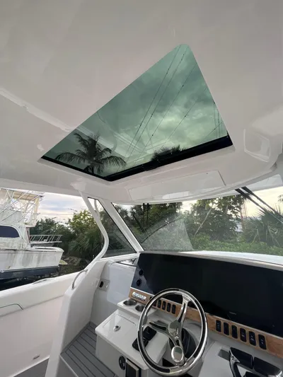  Yacht Photos Pics 2021 Regal 38 Sav - Image 8