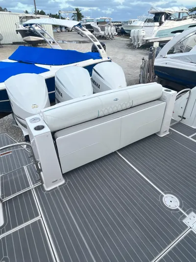  Yacht Photos Pics 2021 Regal 38 Sav - Image 12