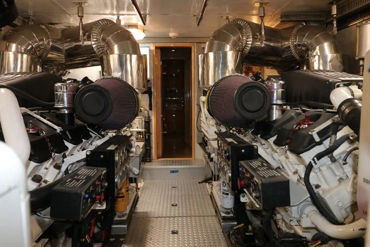 Wishes Granted Yacht Photos Pics 2005 Horizon 82 Skylounge - Image 11