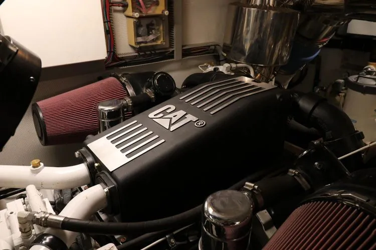 Wishes Granted Yacht Photos Pics 2005 Horizon 82 Skylounge - Image 12