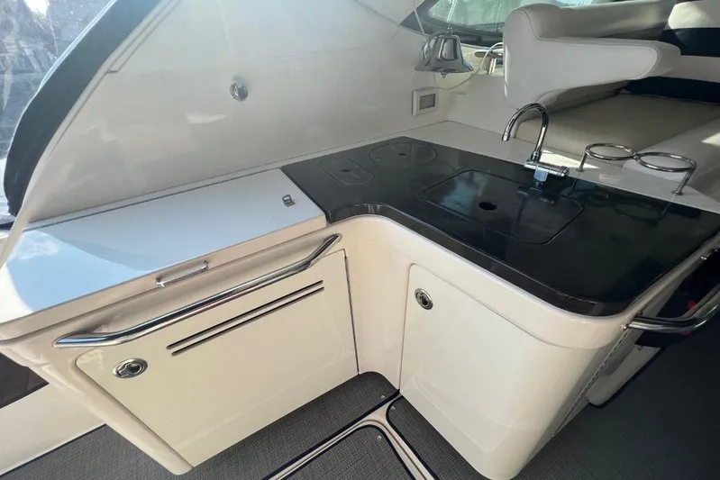  Yacht Photos Pics Luxurious 2014 Sea Ray 410 Sundancer yacht interior with sleek kitchenette design.