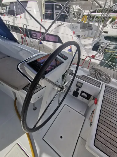 Siman H Yacht Photos Pics Steering wheel of a 2020 Beneteau Oceanis 46.1 yacht, docked at a marina.