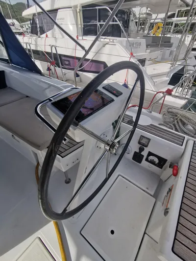 Siman H Yacht Photos Pics Beneteau Oceanis 46.1 2020 yacht steering wheel and cockpit controls.