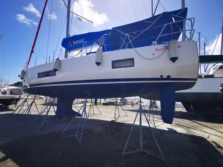 Siman H Yacht Photos Pics 2020 Beneteau Oceanis 46.1 sailboat on stands, blue hull, sunny day.
