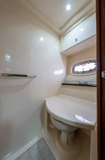  Yacht Photos Pics 2009 Sea Ray 43 Sundancer bathroom with modern fixtures and compact design.