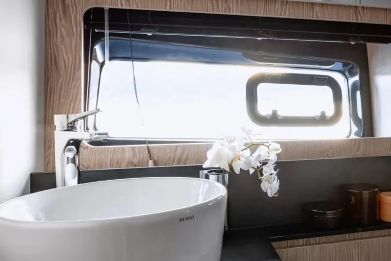  Yacht Photos Pics Azimut Atlantis 45 - DYACHTS