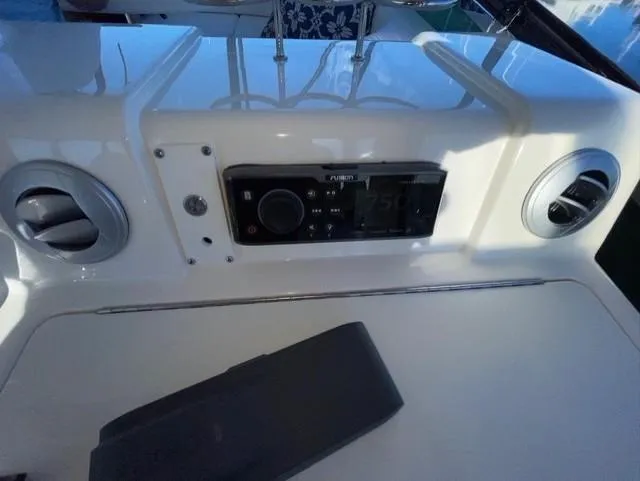 O Sea D Yacht Photos Pics Control panel of 2010 Sea Ray 520 Sedan Bridge yacht with audio system.