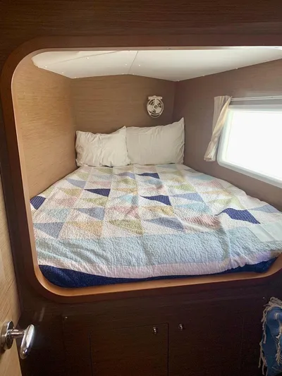 Esperanza Yacht Photos Pics Cozy cabin bed in 2019 Lagoon 380 S2 4/2 catamaran with quilt and window.
