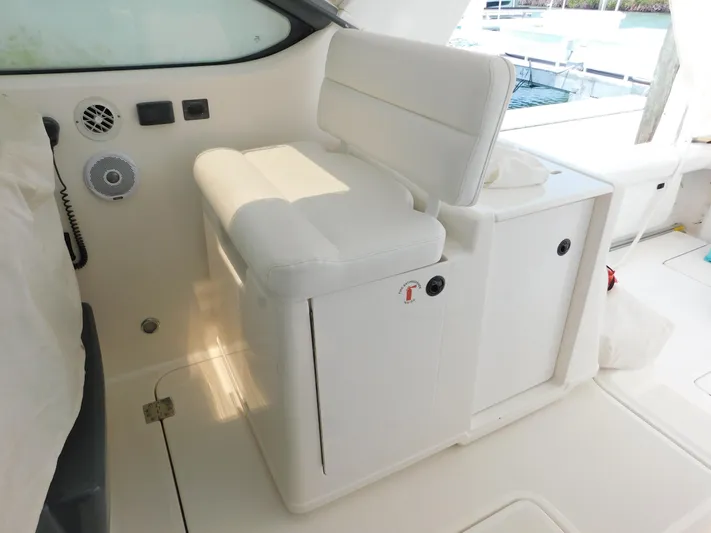 Cap & Dan Yacht Photos Pics White seating area on a 2001 Tiara Yachts 3800 Open boat.