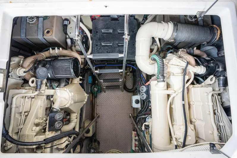 Decadance Yacht Photos Pics 