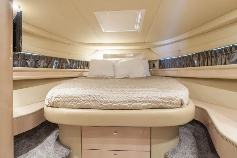 Decadance Yacht Photos Pics Luxurious cabin interior of 2003 Sea Ray 460 Sundancer yacht with cozy bed.