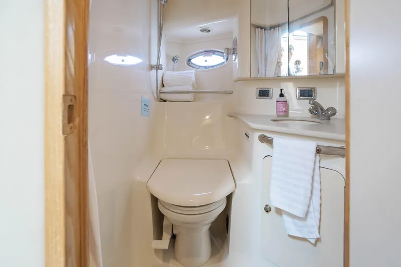 Decadance Yacht Photos Pics 